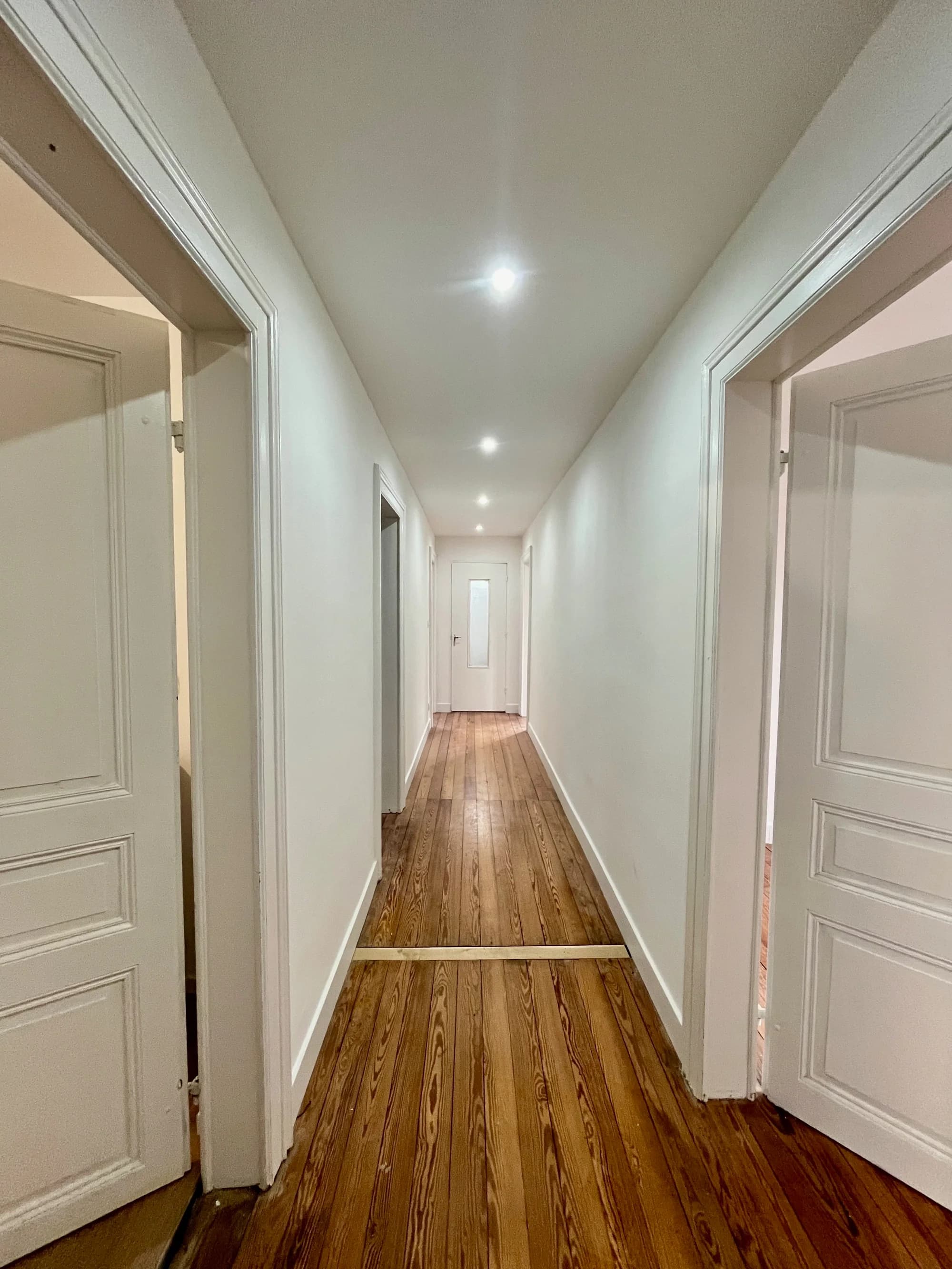 Couloir rénové de l’immeuble Jérôme à Beaucourt